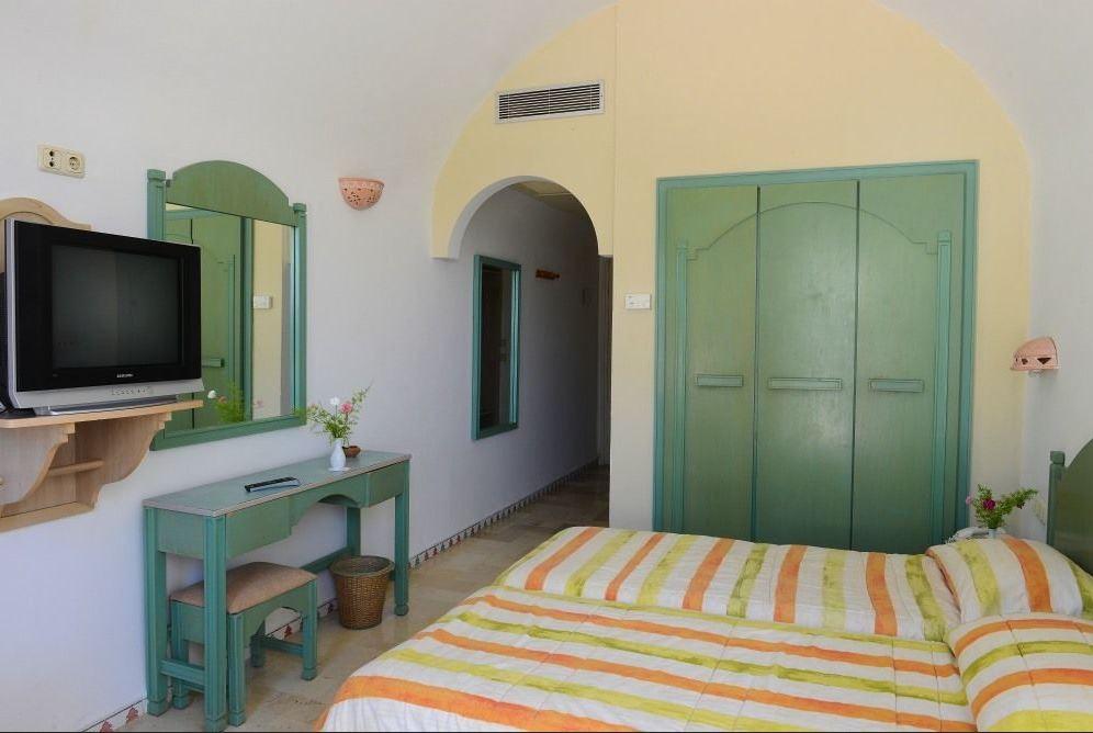 Meninx Hotel Triffa Bagian luar foto