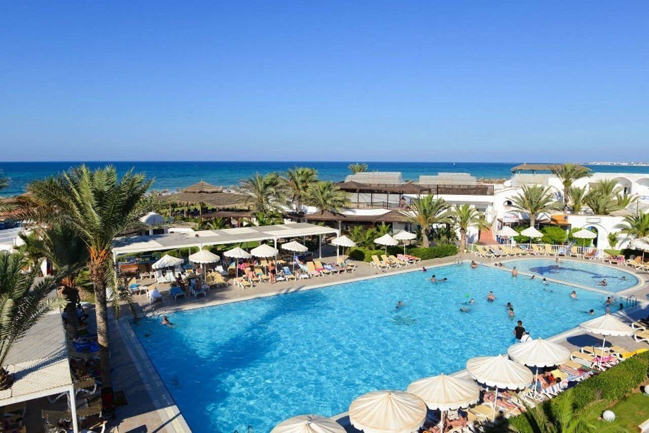 Meninx Hotel Triffa Bagian luar foto