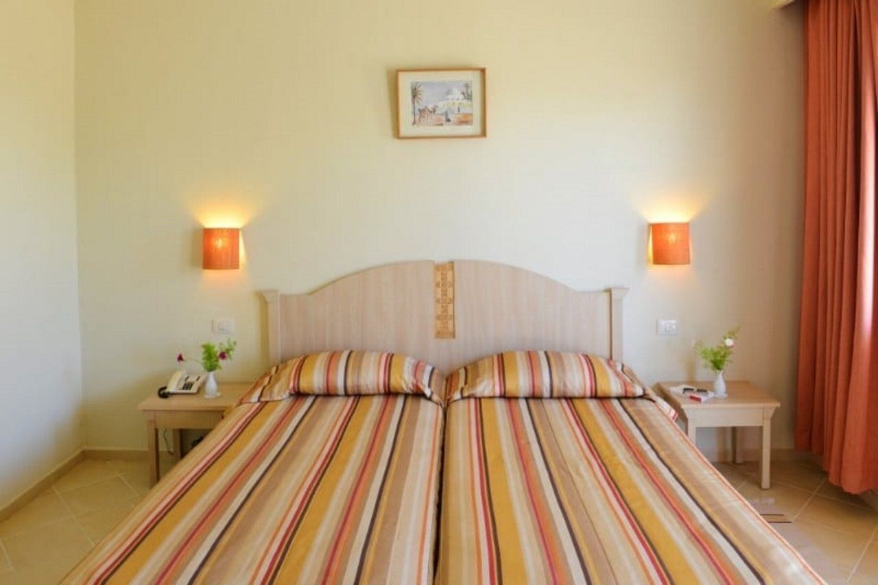 Meninx Hotel Triffa Bagian luar foto
